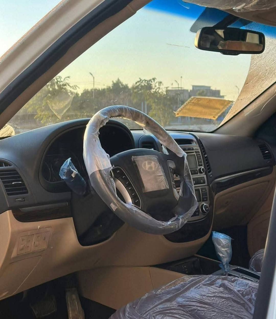 هيونداي سنتافيه 2012 زيرو 0 صفر كيلومتر 
مخزنه السياره بعدهه بتراب الشركة الوحيدة بالعراق 
فول 1/1 اعله فئه بل مواصفات 
محرك 6 سلندر 
فورويل دفع رباعي 4x4
السياره زيرو متروكه 
رقم بغداد دولي هزه 
وسنويه جديده 
🔴 السعر 💵 علق يوصلك سعر السيارة ✅
السعر :: اطلبه بالتعليقات يصلك خاص 📩


**إذا كنت صاحب هذا الإعلان وتريد حذفه لأي سبب، رجاءا أرسل رسالة إلى الدعم الفني**