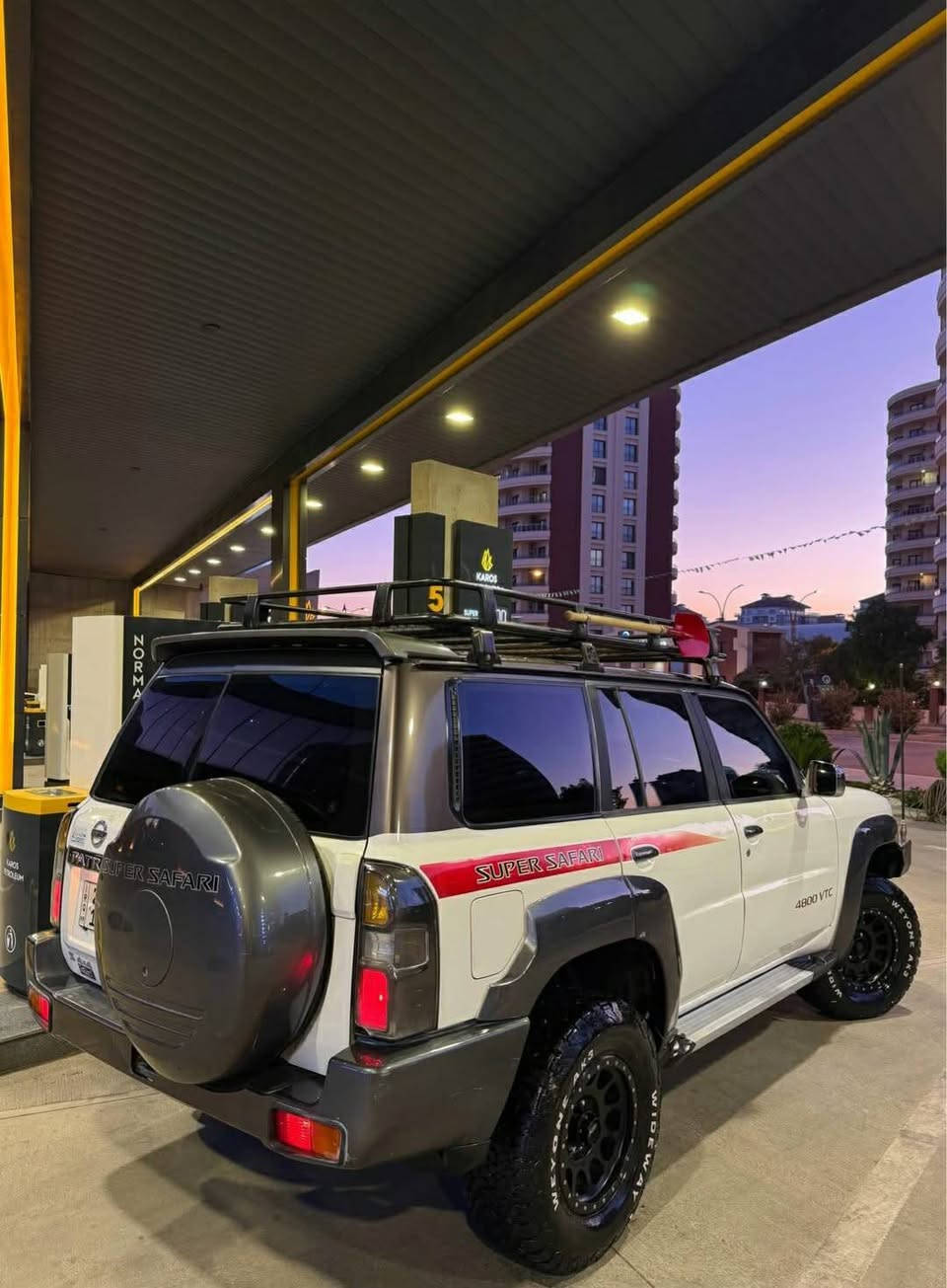 نيسان باترول فول عادي موديل ٢٠٠٩غازو بنزين كامل اوفرود ثلات قطع صبوغ رقم رقم سه نوي جديدسعر 150بي مجال  ***********/***********
