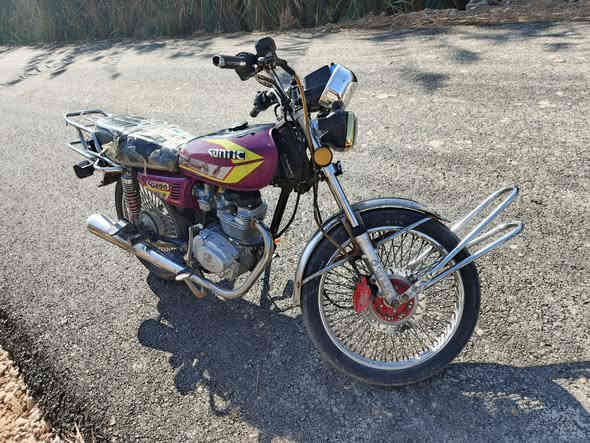 السلام عليكم دراجه ٢٢ جاهزه ما بيهه أي نقص  نقص ها صفاحيه و ال صينية موجوده 
 مراوس أو بيع  إلي حاب يتصل مكاني خالص***********
