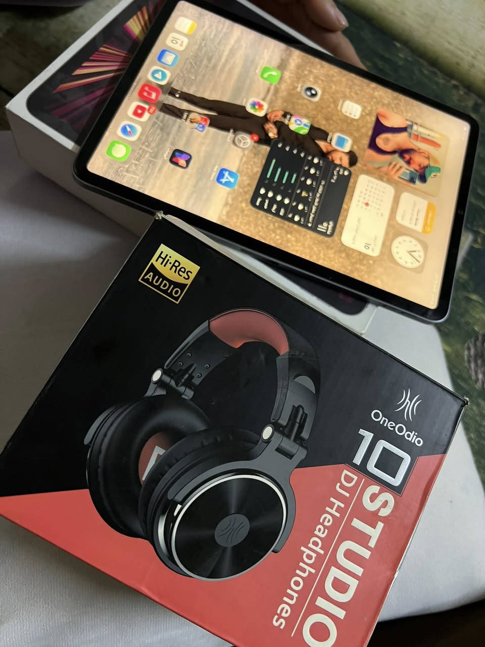 سلام عليكم ايباد ١١ للبيع M1. بطاريه ٨٥. ذاكره ١٢٨. وياه سماعات الي بصوره
العنوان بغداد الحريه الدولعي. 

***********
السعر.    ٤٥٠ وبي مجال حك الجيه
