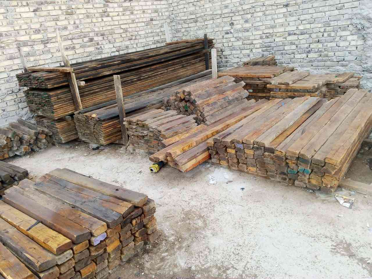 قالب خشب مستعمل للبيع نضيف العدد 10 مكعبات مكاني حله بالمركز ***********
