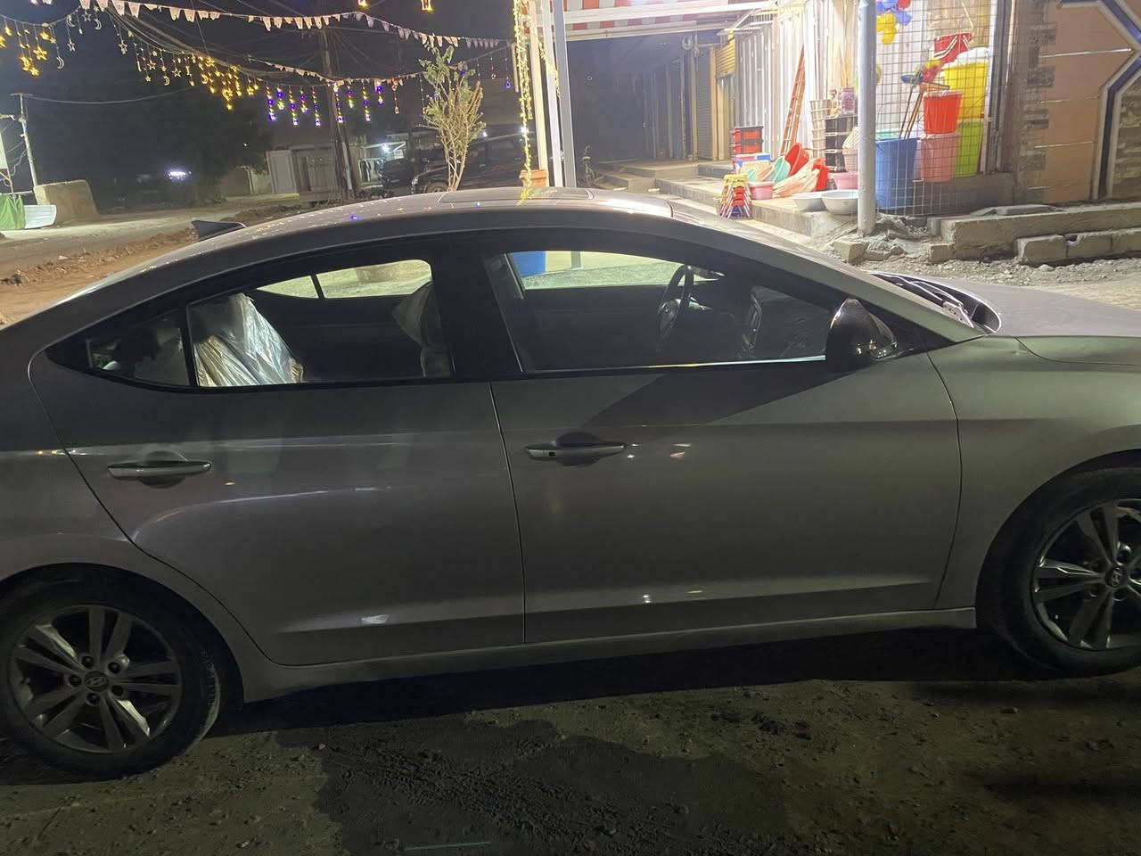 سلام عليكم هيونداي النترا 2018 وارد امريكي فول عدا البكلايت رقم بغداد انكليزي سنويه ساقطه قبل 3 اشهر ليبل واحد السياره عدا باب سايق ماشيه 134 الف  سعررها 135 ورقه وبيها مجال شي بسيط اقره المنشور واذا معجبك اعبرها 
حادثها مال امريكا موضح بصور بدون تبديل بدون صبغ 
ونطخ عندي باب سايق وبدلته وصبغته على كد ضربه منظومه تبريد جديده صدر امامي خلفي جديد باتري 
دينمو جديد داخلها حيل نظيف مكينه وكير مكفولات مسويلها ادامه كامله من منضومه بانزين ودسكات ومنظومه مي ومروحه جديده وباسمي وبالعافيه على ياخذها 
سياره جاهزه على اخر حبايه وعندي سونار بيها
مكان سياره 
بغداد ابو غريب شارع الزيتون

***********
