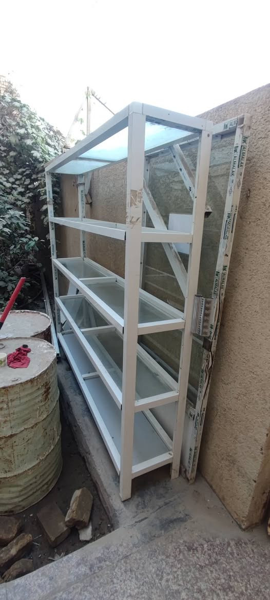 للبيع
معرض وجام خانة المنيوم وزجاج 
المعرض ب50 والجام خانة ب75
***********
