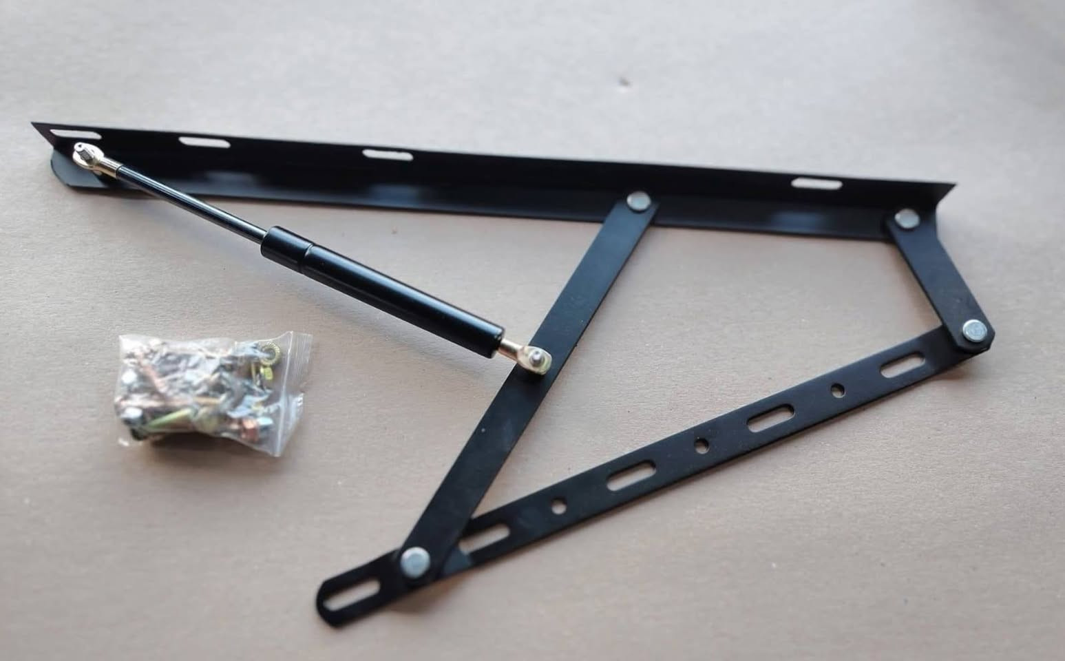 بسم الله الرحمن الرحيم نعلن لزبائننا الكرام عن توفر عكارب الابواب الكنتور التركي مع الجروخ اضافه الى جكات الجربايه وبقياسين ال60 سم والمتر. وكما موضح بالصور وللمزيد من الاستفسار   مراسله الصفحه او الاتصال على الرقم***********. واتس
