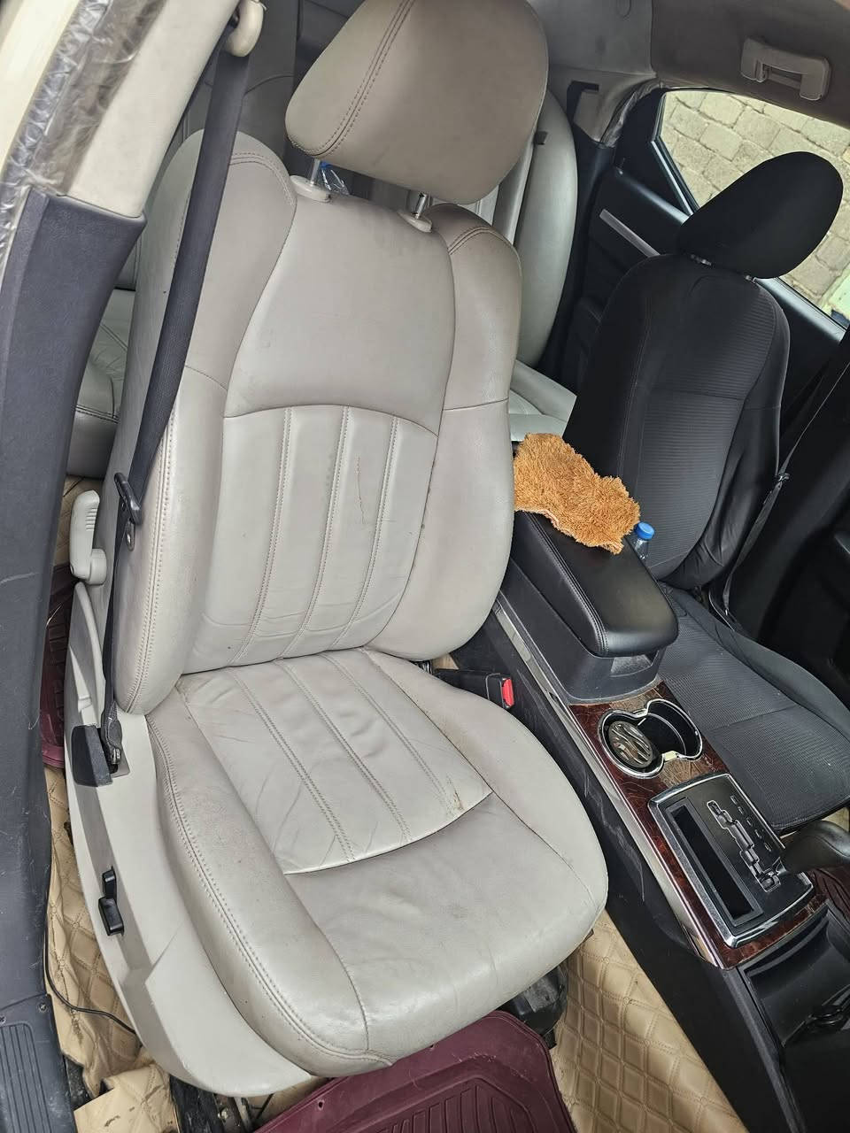 سلام عليكم جارجر 10 للبيع حادثه باتري طاك بالجنطه مكينه وكير حاويه سعر 117 وبيه مجال
*********** جاهز
