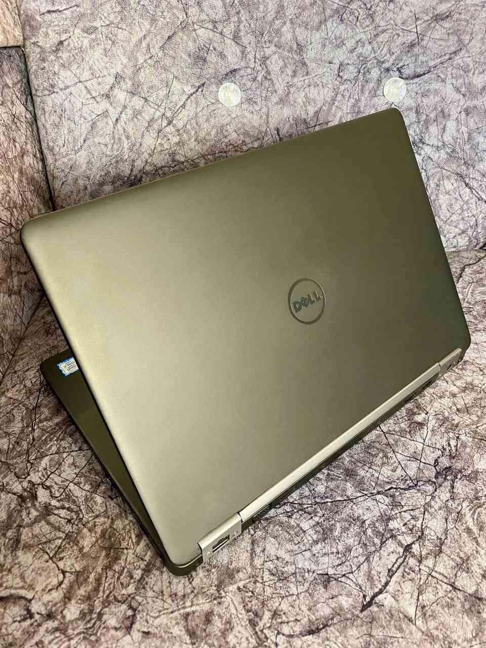 من رخصة الادمن السلام عليكم لابتوب DELL سلم مواصفات راقية جداً استخدام شخصي اخو الجديد للبيع بسعر مناسب 235 ألف وبيه مجال اقوى لابتوب ممكن تحصله بهالسعر يشغل كل شي اللابتوب مكفول عالفحص من كل النواحي تفحصه يلا تدفع حقه

مشغل عليه كل أنواع الألعاب مثل GTA 5 وببجي وكول اوف ديوتي وباتلفيلد وبيس وغيرهن من الألعاب القوية

ومشغل عليه كل أنواع برامج الهندسة مثل الاوتوكاد والماتلاب والآردوينو وبرامج التصميم مثل الفوتوشوب والاليستريتور وبرامج المونتاج مثل البريمر برو والسوني فيغاس وبرامج الطباعة مثل الادوبي ريدر والاوفيس والوورد والاكسل والبور بوينت وكل تطبيقات مواقع التواصل الإجتماعي وغيرهن من البرامج القوية

مواصفات اللابتوب: 
النظام ويندوز 10 برو 64 بت بأحدث التعريفات والبرامج
المعالج قوي جداً CORE i5 الجيل 7 بسرعة عالية 2.60 GHz 
الهارد 256GB SSD اسرع واحدث نوع
الرام 8GB سريع جداً نوع DDR4
كارت شاشة انتل 4GB نوع عالي الاداء
حجم الشاشة 14.1" إنش فول HD دقة عالية جداً
الشاشة قابلة للفتح 180° درجة
يحتوي على بلوتوث + وايفاي
يحتوي على كاميرا امامية
يستقبل سيم كارت ورام
بطارية ممتازة حوالي 3 ساعات تشغيل مستمر
الجهاز بي كل أنواع المنافذ: 3 منافذ USB ومنفذ LAN ومنفذ HDMI ومنفذ VGA ومنفذ هيدفون

ملحقات اللابتوب شاحنته الأصلية 65 واط والجنطة


**إذا كنت صاحب هذا الإعلان وتريد حذفه لأي سبب، رجاءا أرسل رسالة إلى الدعم الفني**