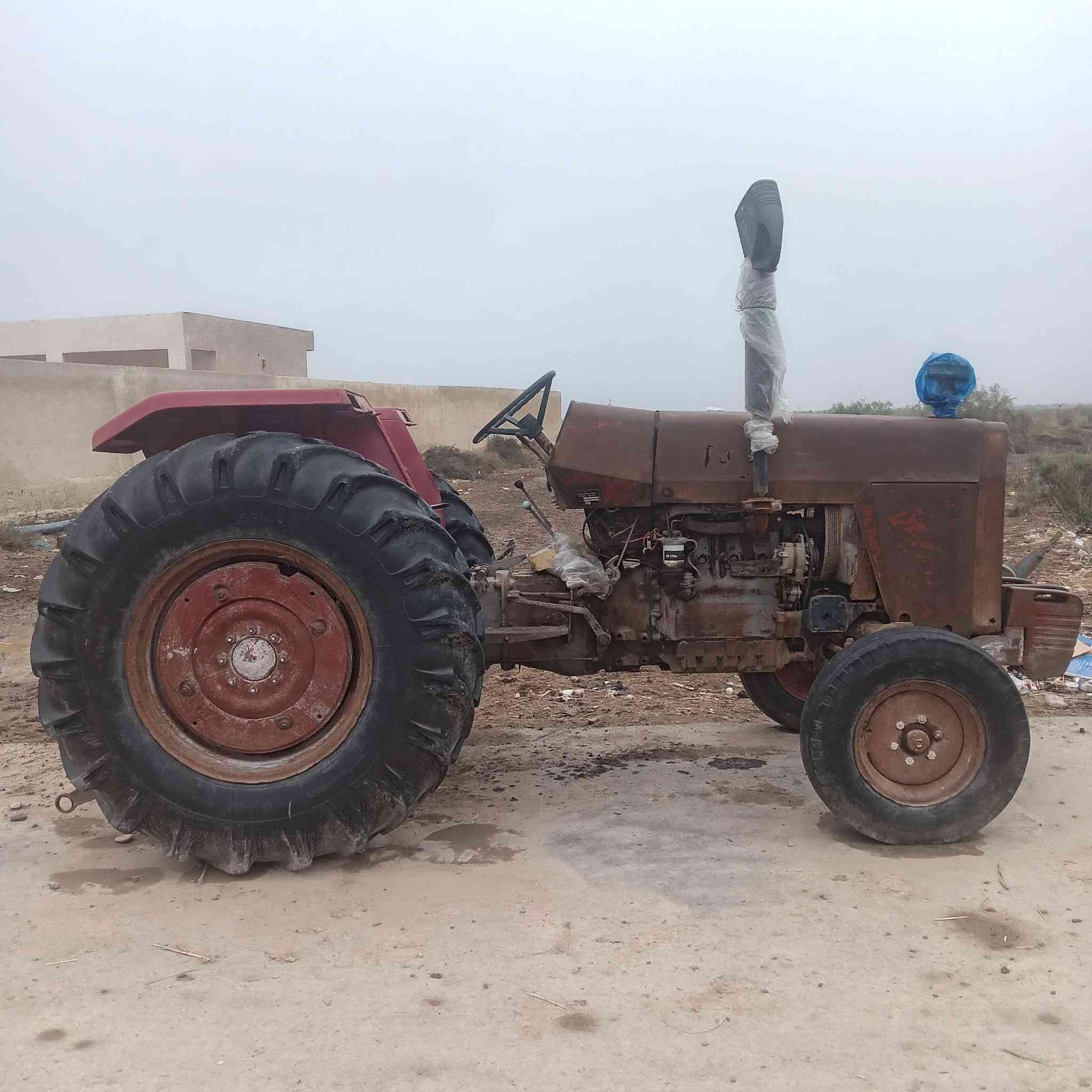 السلام عليكم فوركسن للبيع انكليزي كير ومكينه خير من الله كاروبه جاهزه السعر ١٠ ملايين للاستفسار ***********
