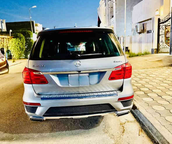 السلام عليكم ورحمة الله وبركاته
سيارة مارسيدس GL500
للبيع او مراوس
موديل 2014 اصل بليتة وسنوية
السيارة خليجية 
ماشية 119 الف كم
رقم  بغداد بأسمي
المواصفات الي بيها متنعد لان  اذا اكتبهن جريدة اذكر ابرزهن:-
1.مكينة 8 سلندر 500.
2.رادارات من جميع الجهات.
 3.غرفة جلد طبيعي بيجي تدفئة وتبريد ومساج.
4.دشبول وبطاين صاج ملكي.
5.ستيرن صاج بي رجاج عند الخروج من الخط لتنبيه السائق اذا كان نائم او مامنتبه للطريق.
6.السيارة 7 راكب الكشنات كلهن كهرباء حتى الخلفيات. 
7.بردات جانبية.
8.الدخول والتشغيل بدون مفتاح بصمة.
9.ويل اصلي AMG 
10.بانوراما على طول قمارة السيارة.
11.جميع الابواب شفط.
12.الجنطة الخلفية كهرباء و شفط.
13.سستم صوت هارمن كاردون قوي كلش موزعة السماعات على كبر المقصورة الداخلية يعني تحس نفسك كاعد ب(استوديو).
14.لدات داخلية لانارة السيارة بالكامل.
15.دوسات داخلية علامة مارسدس.
16.اضائة لدات فوق دوسة الدخول الى السيارة.
17.كاميرات 360 درجة. 
18.السيارة بيها نظام جكات ثلاث وضعيات.
19.انظمة قيادة (ثلجي - وعر -سبورت - نورمال).
20.بوصلة للتحكم باوضاع الشاشة.
21.المازدات داينمك العدسات مالتهن متحركة ويه الستيرن حسب اللوفة يمين او يسار او عند الزول من منحدر او الصعود الى التلال تتحرك حسب مسارك الي ماشي بي.
22.نظام بريك فچوچ برمبو كبار.
23.
24.اصطفاف تلقائي 
25. ناظور ليلي
والكثير من المواصفات التي لاتعد واني ذكرت الي اعرفهن يعني (السيارة فول الفول)
السعر 28,000
مكان السيارة بغداد زيونة
***********
