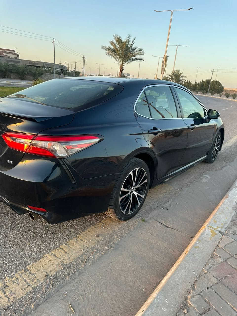 كامري 2018 مواصفات se. فول عده الفتحه اريباكات كله سليمه وحادث بسيط  رقم بغداد مشروع وطني 
وارد امريكي حادثها  قطعتين صبغ چاملغ وباب وحادثها بسيط  صدر امامي وخلفي جديد السياره ما ناقصها شي السعر 162 وبيها مجال عنواني الفلوجه 
*********** بيه واتساب غير متواجد على الفيس والتعليقات
