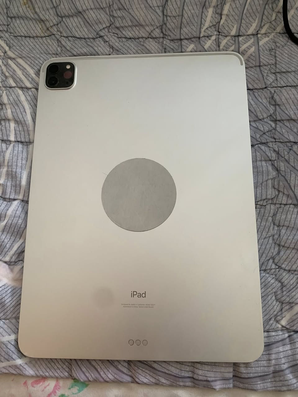 السلام عليكم ايباد 11برو موديل 2021.  معالج M1  ذاكره 128لون رصاصي  جهاز ما مبدل بي اي شي قفط هذا الكسر بالشاصي وما مأثر على الشحن وانطيك ضمان وياه هذا فريز درجه حراره سالب 7- مكاني بغداد جسر ديالى الجديد رقمي.    ***********.     .  متواجد واتساب وفيس فقط السعر 500 قفل  يرهم مراوس ويا آيفون 13برو ماكس أو 14
