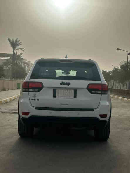 السلام عليكم 
جيب 2019 
خليجي وكاله ليث العبيدي 
Upland 
Black top
*ماشيه 97 الف كيلو 
*حجم المحرك :3600( 6 سلندر ) 
*فتحه سقف 
*ماوس وضعيات قياده الفور ويل 
 *كير 8 سرعات 
*بصمه دخول
*تحكمات ستيرن  
*اناره ترحيب 
*غرفه السياره :جلد عسلي 
*الكشنات الاماميه كهرباء 
*تدفئه ومساج 
*شاشه كبيره  
*حساسات امامي وخلفي 
* رادار جانبي وخلفي مانع للتصادم
 *اوتو ستوب 
*كاميره خلفيه
*لد امامي + زينون بلادي + زراك لايت
*دبل هوك امامي
*قطعتين تبريد
* نظام ايكو 
* مري شفط كهرباء
للتواصل 
***********
