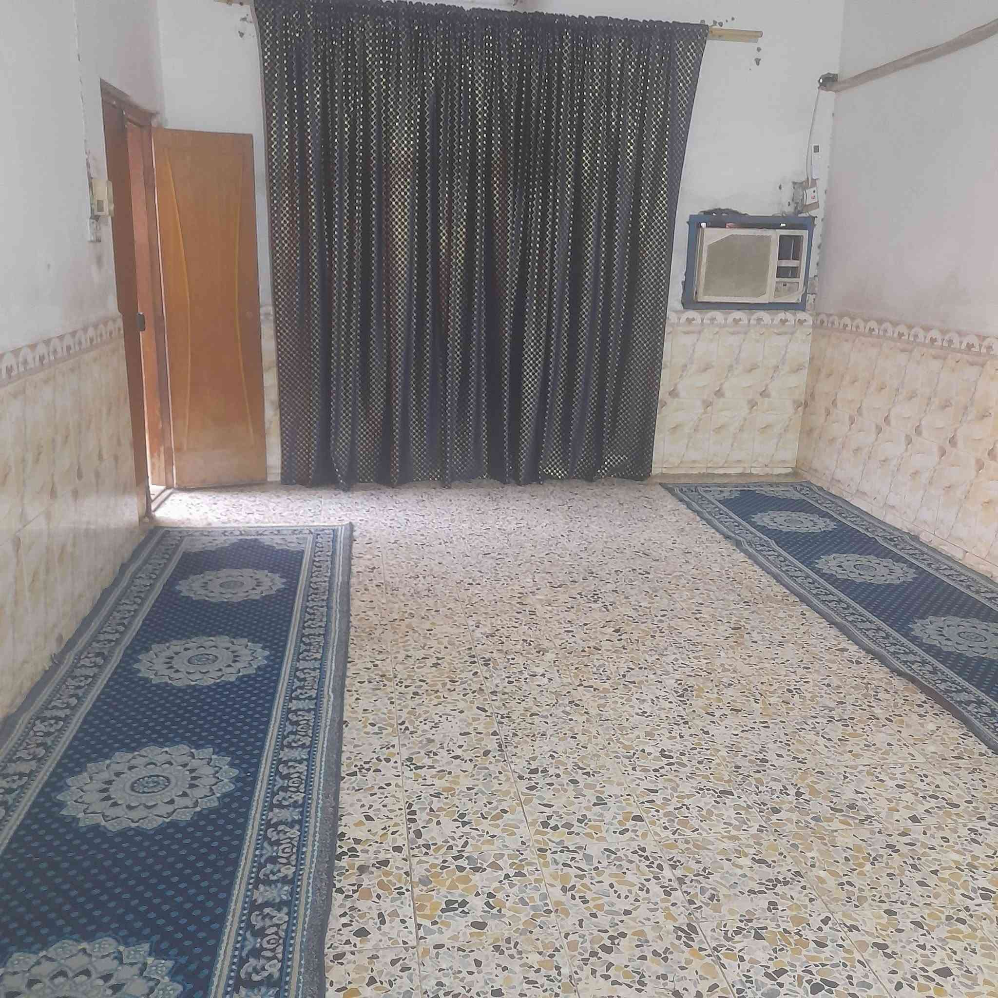 بيت للبيع حي العامل قرب السايدين المساحة ٢٠٠م استفسار ***********
