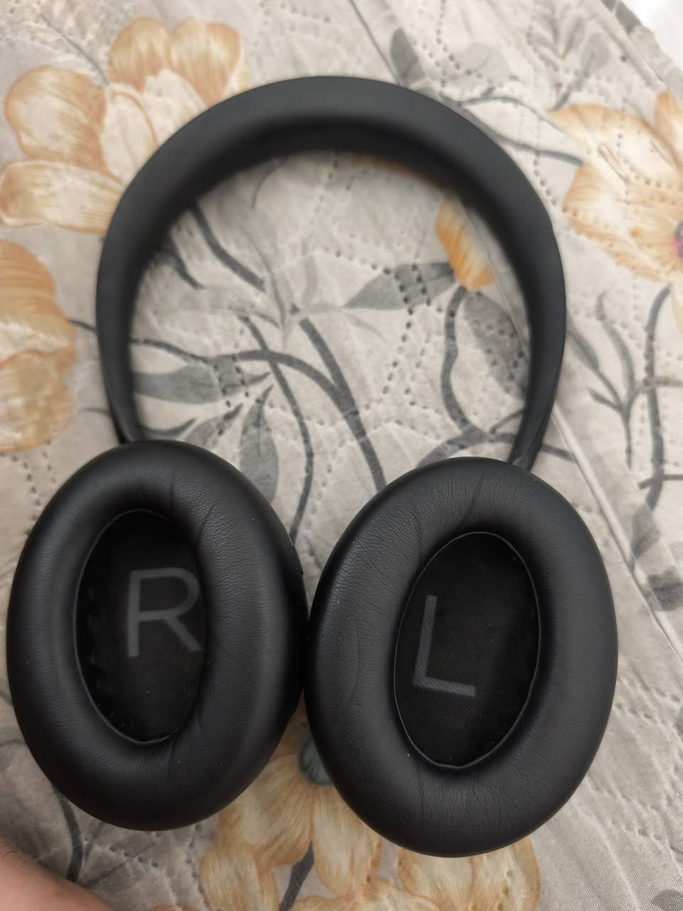 السلام عليكم
سماعات bose nc 700 noise cancellation 
من أقوى ١٠ عالمياً ب العزل
اصليات و البرنامج يربط ويتحكم بيهم ، التچ باد شغال و الأزرار شغاله و البطارية حالتها جيدة ( تطول عندي) بس ماعرف مقارنة ب الجديدة فرق او لا 
عموماً ما بيهم اي خلل 
السعر ٨٠ ألف قفل(دينعرضون ب ١٣٠-١٥٠) و ب امزون سعرهم ٣١٧ دولار
مكاني ناصريه مركز و عندي توصيل


**إذا كنت صاحب هذا الإعلان وتريد حذفه لأي سبب، رجاءا أرسل رسالة إلى الدعم الفني**