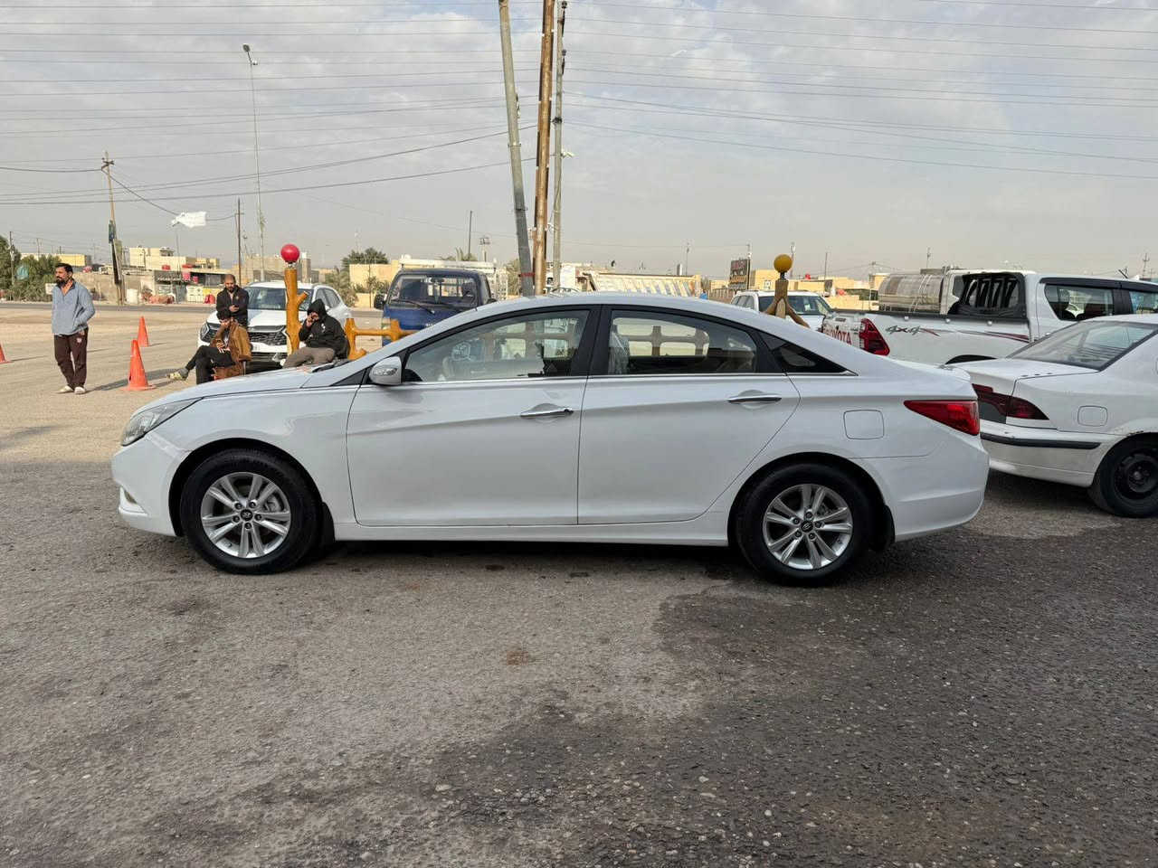 سلام عليكم للبيع سوناتا موديل 2012 وارد خليجي محرك 2400دوش سياره كفاله من الضربه والتبديل بيه رشات صبغ قليل تجميل سياره جديده محرك كير تبريد حداديه كفاله رقم بصره تحويل  سنويه مجدده رقم جديد تخم تاير جديد سياره جديده لا بارد ولا شخوط سعر 105 مجال كلش قليل بدون احراج/ ‏‪0777 375 1035‬‏/عنوان بصره قضاء الهارثه
