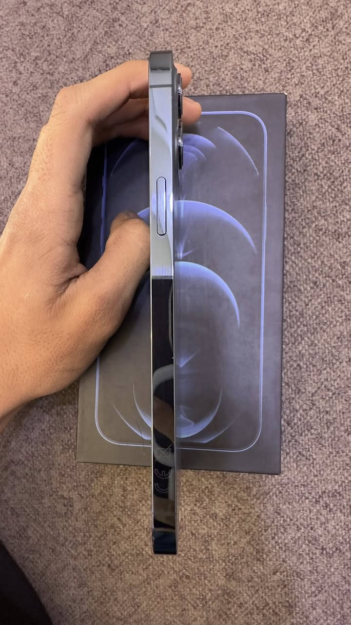 سلام عليكم
ايفون 12 برو ماكس ذاكرة 256
بطارية 92 لونه نيلي  الجهاز جديد  
السعر 550 وبي مجال 
للتواصل ***********
العنوان الديوانيه خلف المعهد الفني
