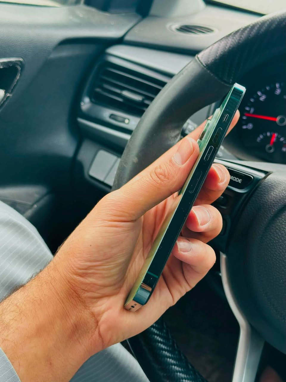 iPhone 13 pro max
ذاكره 128
بطاريه 82
نموذج m
جهاز مامفتوح كله شرط 
مابي اي خلل ضمان 
سعره 600 الف 
***********

