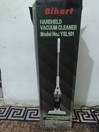 مكنسة كهربائية • مستخدمة • استخدام قليل