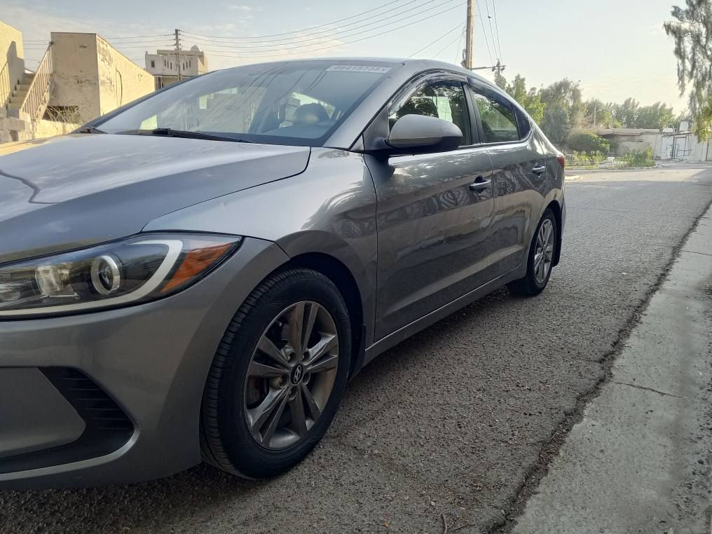 سلام عليكم 
النترا 2018 أمريكي حادثها موضح بالصور بالعراق نرش البنيد والجاملغ بدون دواخل ابيعلك 4قطع بدون دواخل  سياره جاهزه كير مكينه تبريد تخم تاير جديد شاده جاهزه مناقصها شي باسمي شخصيا السياره احلى من الصور تجي وتشوف بعينك بالعافيه عالياخذها
العنوان بغداد شهداء البياع 
السعر 116
*********** بغداد, العراق
