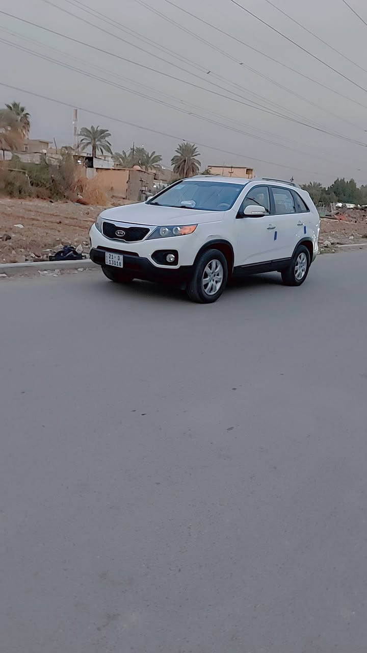 السلام عليكم ورحمةالله                                                 للبيع كيا سورنتو رقم شمالي الاماني الجديد بأسمي تريد تحويل تريد وكاله موديل 2013  سياره مكفوله من البارد والصبغ حتى دعاميات وصورت سونار مرفقه   مكفوله سياره وضع وكاله وسيرفس  كامل وجديد جدا  وبشرط السونار مرفق مع الصور وتصوير فديو كامل للسيارة بالمنشورر
الموصفات 
محرك 4 قتصادي نظام ايكو                                            7 راكب 
تحكم ستيرن تبريد                                                   شاشة ايباد
اشاره با مرايه                                                             مري شفط.  
مثبت سرعه                                                       حساسات خلفيه 
مكان السيارة بغداد 
سعر المطلوب 149 وبيها مجال بصيط
الاستفسار  
***********  فقط بيع بدون مراوس
