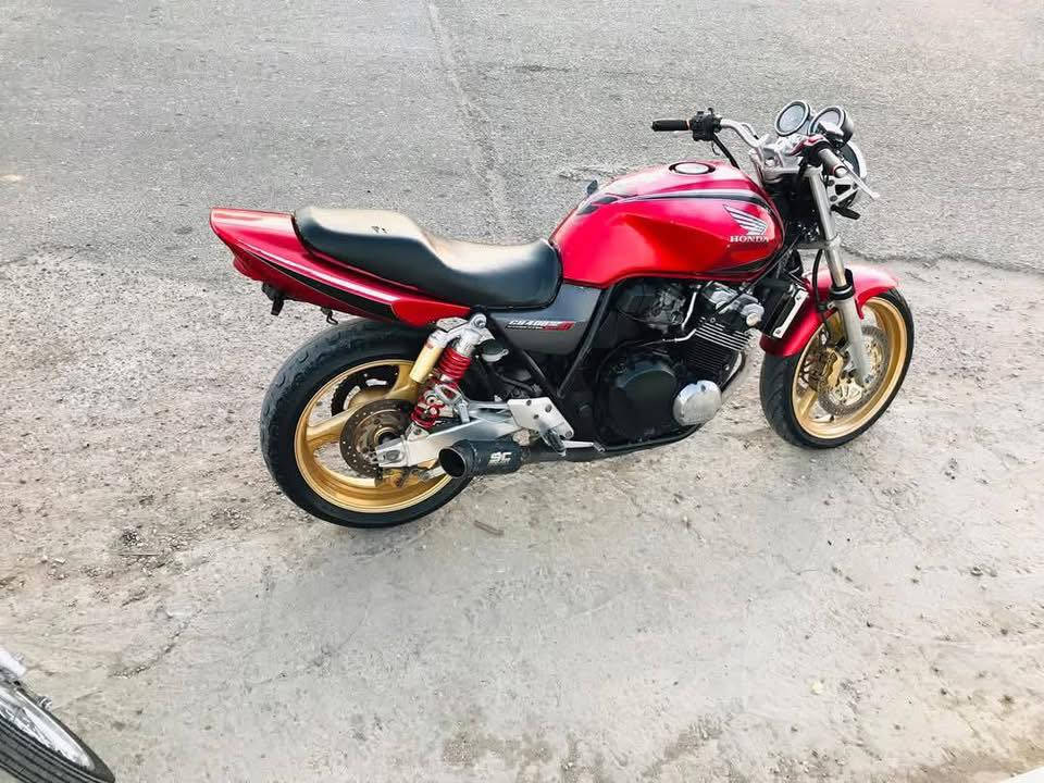 سلام عليكم  سبي فور400  هايبر 16ولف إذا مو 160ترجع نشاط فول كفاله كير ومحرك مكينه حاويه ستندر اروس بسياره عادي بنفس سعر
موديل 2004 
أوراق بيه
تخم تايراتً جدد
كزوز رياضي صوت فول ويا كاتم 
سعر13 وبيه مجال 
دراجه كفاله وبلاديهً ونضيفه
ودراجه بيه عقل مبرمج بلاد اتصل وبل خدمه ***********
