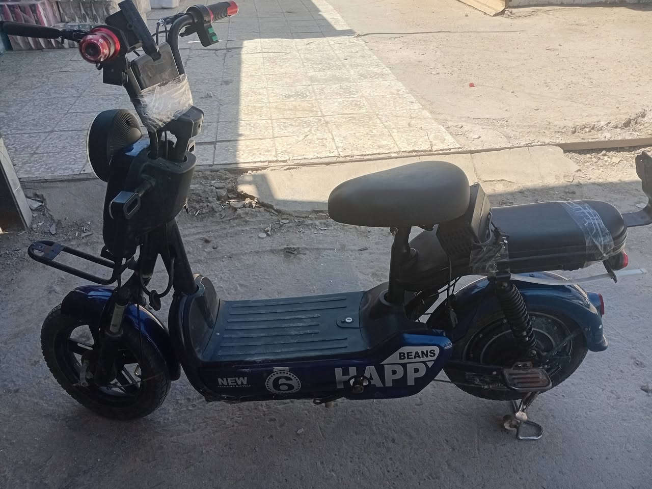 السلام عليكم.. دراجه حجم 14 سكليتر  عاطل..السعر 150بيها مجال حك الجيه.. بغداد الدوره  جمعية خير الله الرقم***********
