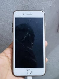 ايفون ٨بلاص جهازي الشخصي ب١٠٠وبي مجال واتساب 07839293256