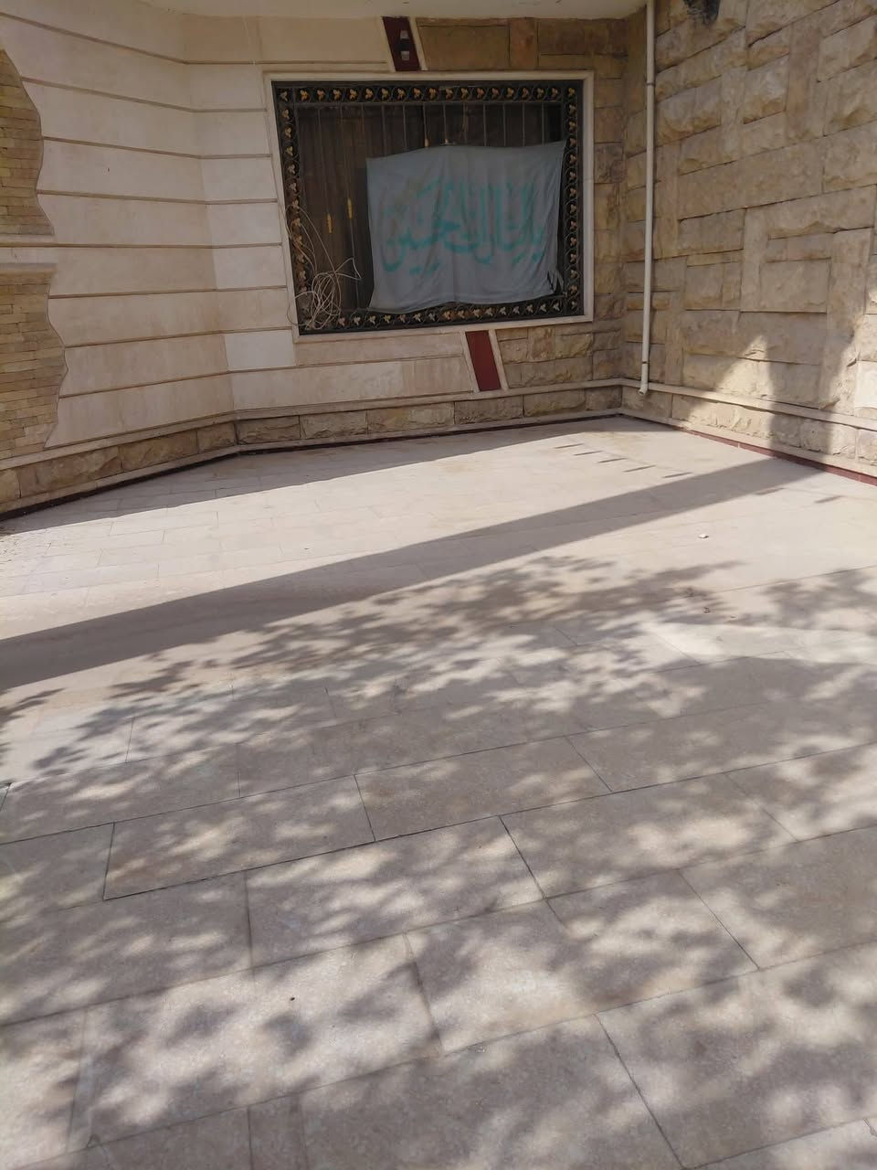 🏡 دار للأيجار 
📍 #الموقع: بستان الحلو
 طابق واحد 
..........
🔹 الطابق الأرضي:
_ غرفة نوم 
_ صاله 
_ كلدور 
_ مطبخ 
_ مجمع صحيات 
_ كراج سياره وحديقه
 ...................... 
📞 للاستفسار والمعاينة: 
الاتصال على الارقام :
***********☎️ واتساب
او مراجعة المكتب 
الحلة _ الكرامة الشارع المشجر مجاور اسواق المطار 1 
✅ نستقبل جميع عروضكم السكنية 🏠 والتجارية 🏡 بكافة مناطق الحلة 
……………………………
