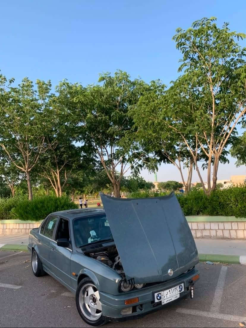 BMW
زەعرا  مۆدێل. ١٩٩١ 
مەکینە ٥٢٥. فەل 
قفڵ ئەکسل بیلاد 
کوشن و جام کارەبا 
سەیارەکە رەقەم بەغداد  
سەنەوی سەوز تا ٢٠١٨ تازەکراوەتەوە 
گێڕو مەکینە بەشەرت بێ سەرف بێ بوخار 
بەبێ کێشە یە سەیارەکە ماڵی کەس نیە جایزە

ژ.م ***********
