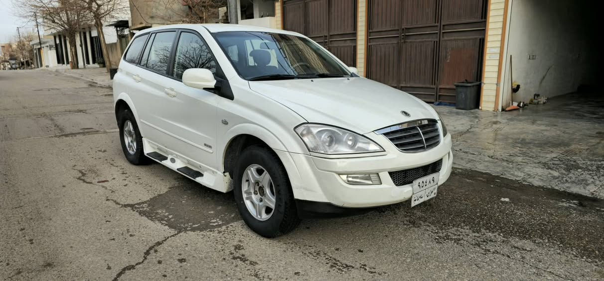 سانگوێنگ کایرۆن 2011گێڕعادی بێ بۆیاخ سێ پەڵە بچوك ساردی هەیە سەنەوی ساڵونیوێکی ماوە بیتاقەی بەنزینی هەیە سعر{77}***********
