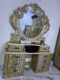 غرفه نضيفه ٩٩٪100للبيع 9قطع زلغ مابيها 07710002088اليريد يتصل