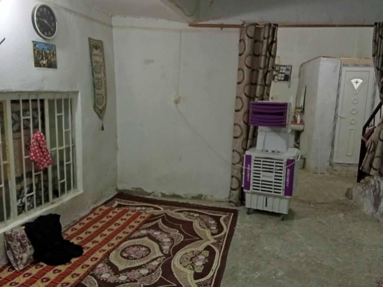 سلام عليكم البيت البيع مساحة ميه وسبع امتار بناء قديم فد نضيف وساكن بي طابو صرف بي ثالثه غرف ثنين جوه وحده فوك العنوان طويريج منطقة شيخ حمزه السعر 45 وبي مجال شي قليل تصال على رقم) (***********) (***********)
