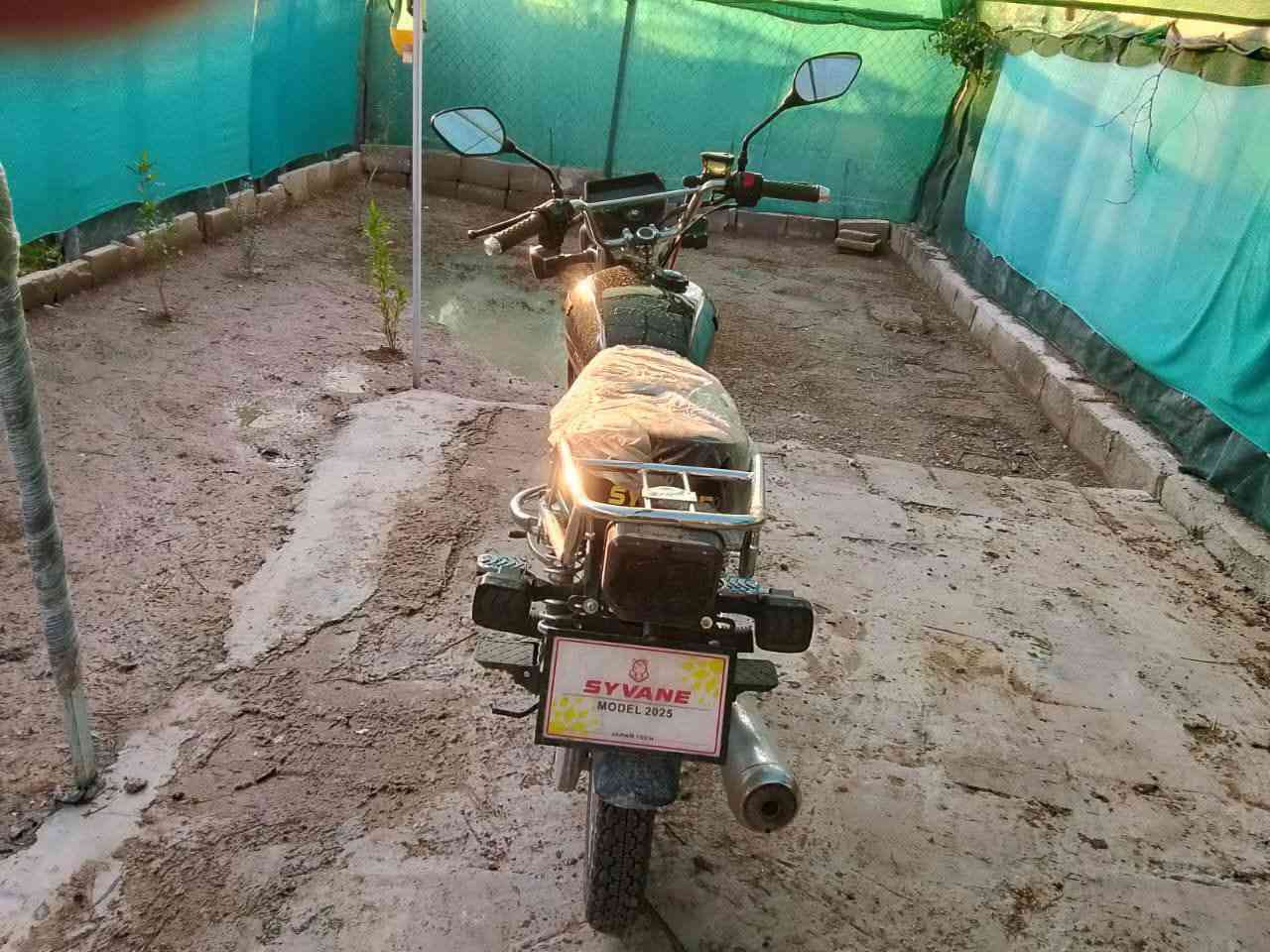 سلام عليكم شباب ماطور جديد صارلي 3 أيام من اشتريتو جديد بعدو ما ماشي متوازي ع فلوسو حيل 
ملفيس موجود حتا بانزين محسن بي اخذتو 900
رقمي ‏‪***********‬‏
