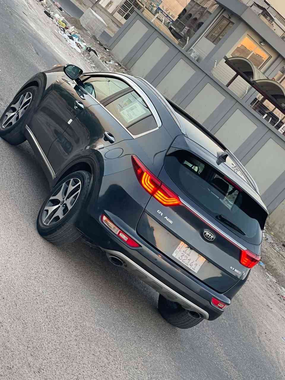 كيا سبورتج ٢٠١٧ فول ١/١ 
سعر ١٣٠ بيهة مجال شراي 
حادثة جملغ خلفي قبق جنطة 
بدون دواخل صور حادث مرفقة بلمشور بيهة جملغ باب كلير من امريكا فقط دون اي دواخل
موصفات فول ١/١ علئ فئة
تحكم ستيرن جهيتن مانع نزلق 
فور ويل مانع نحدار ردار امامي خلفي جوانب حساس امامي خلفي شاير بلمري مري شفط بصمة ابواب بصمة تشغيل شاشة جبيرة كامرة خلفيةستيرن تي شفتات بلستيرن جنطة كهرباء ويل كب كروم شاشة عطلات داخل جلد قرميدي كشنات تدفة تبريد كشنات كهرباء تبريد قطعتين ليت زنون بك ليت لد ليدي بلارما طكتين ثلاجة 
ماشية ٧٠ الف
سيارة جاهزة ما بيهة اي نقص
مكان سيارة بغداد الشعب
رقم بغداد اسمي تحويل ثاني يوم 
رقمي ***********
