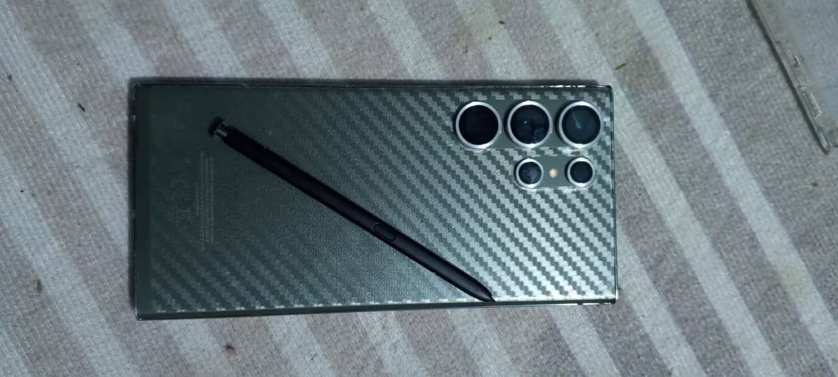 السلام عليكم  اس23التره ذاكره 256
جهاز نضيف مثل ماواضح بصوره 
  ملحقات كفرين وعدسات كامرات
جهاز بدل ضهر اصلي  سعر625قفل مكاني حله 
***********  بي وتساب
