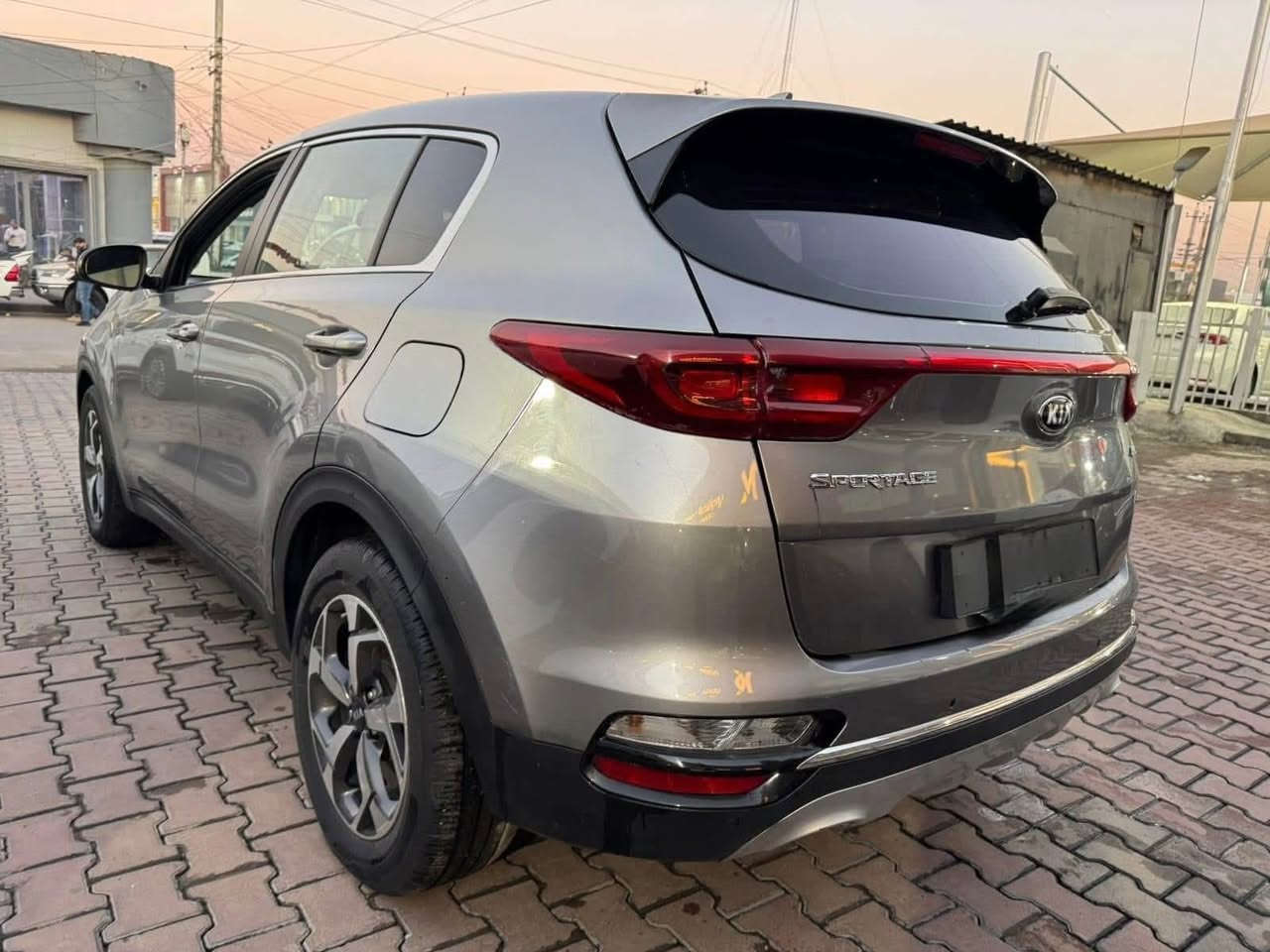 للبيع كيا سبورتج 2020 وارد امريكي
او مراوس بموديل ٢٤ 
السياره  ماشيه 71 الف كيلو
المحرك GDI
صور حادثها موجود بلمنشور
المواصفات 
تحكمات ستيرن جهتين 
ويل كب
شاشه كبيره
كامره دواره
نضام (سبورت -عادي- ايكو)
مانع انزلاق 
كروز سرعه
السياره رقم  بغداد
السياره حلوه و جاهزه ١٠٠٪؜  
السعر 160 ورقه
 رقم التلفون 
0790 132 1440

0770 442 6799
