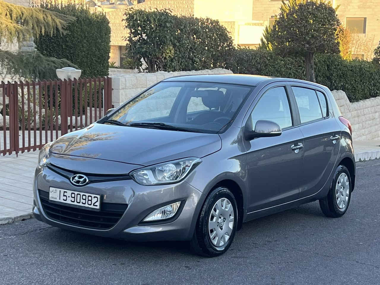 هوندايi20 موديل2013 - بحالة الوكالة
ماتور 1400 سي سي اقتصادية جدًا بالبنزين
السيارة بحالة ممتازة
مرخّصة مؤمنه
‏لا تحتاج ولا لأي صيانة
كوشوك جديد
‏لون فيراني
‏فحص كامل
‏ولا ملاحظة
مشى:120الف
ABS + ESP مانع انزلاق
Auto Light أضوية أوتوماتيك
‏كشافات
‏داخلية بحالة ممتازة
‏ مفتاحن احتياط
‏كتلوج الشركة
السعر:6200
‏للتواصل:0799487331


**إذا كنت صاحب هذا الإعلان وتريد حذفه لأي سبب، رجاءا أرسل رسالة إلى الدعم الفني**