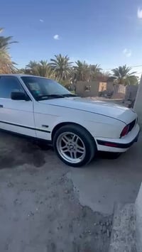 للبيع او مراوس بي ام ٥٢٥  بدون صبغ   مكينة ٢٥مسكر كير عادي   موديل١٩٩١...