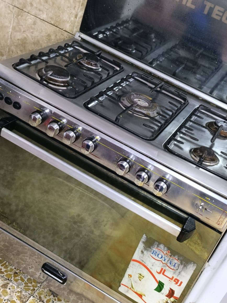 طباخ للبيع 5 عيون + فرن شغال نظيف جدا. للاستفسار الاتصال على الرقم ***********  او المراسله خاص
