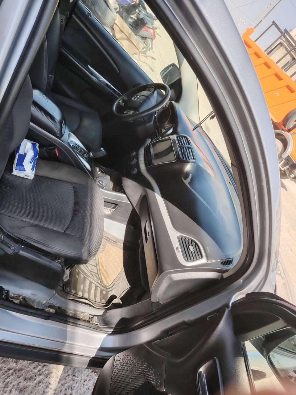 للبيع دودج جورني 2015 6سلندر 7 راكب  السيارة كاملة من كلشي مايحتاج تصرف عليها ولا ربع من حدادية من تبريد ثلج استخدام خاص 
السيارة بأسمي تحويل ثاني يوم 
***********
