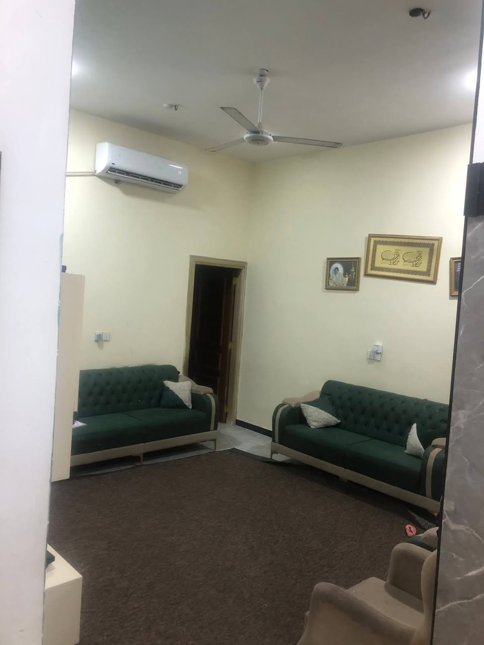 السلام عليكم ورحمة الله وبركاته 

***********
دارين توأم واحد بجانب الثاني للبيع مساحة كل دار 100 متر الواجهة لكل دار 7.5 متر والنزال 13.40 متر

العنوان : البصرة ابي الخصيب حمدان ( المعاريف ) قريب مدينة الاندلس السكنيه 

جنس العقار : طابو زراعي عراقي 
وكالة ونسخه من الطابو ومكاتبه

يحتوي كل دار على غرفة نوم وديوان وصالة ومطبخ وصحيات او صحيات خارجي او داخلي ومنور وطارمه صغيره
شارع 10 متر يبعد عن السايدين الفوك 400 متر للعلم ⁉️ بناء البيتين حديث مع توفر كافة الخدمات منطقة هدوء خدمات ماء كهرباء مجاري تبليط باب البيت مدارس حكومية واهلية مستوصف سوك قريب

السعر : للدارين 100 مليون قابل لتفاوض
للاستفسار ***********
