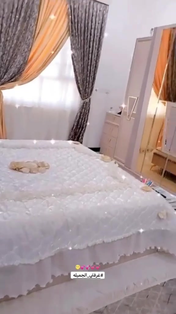 سلام عليكم غرفة اخشاب للبيع جديدة شرط قيم حظ وبخت وخذه سوق الشيوخ ***********

