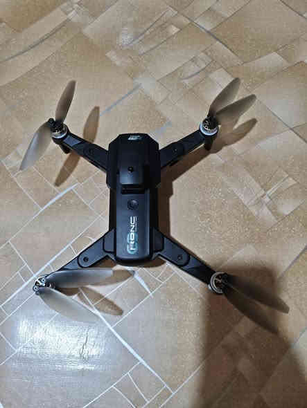 السلام عليكم درون جديد بعده باللوك جويستك شاشه شحن تايبسي منفذ رام بي
ملحقاتها 
درنفيس
ريش احتياط 
كيبلات شحن 
كتلوك سعره 75 وبي مجال يوجد توصيل لجميع محافظات العراق للأستفسار ***********
