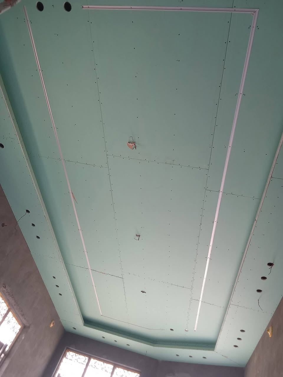 كافة أعمال الصبغ والديكورات بأسعار مناسبه ***********
