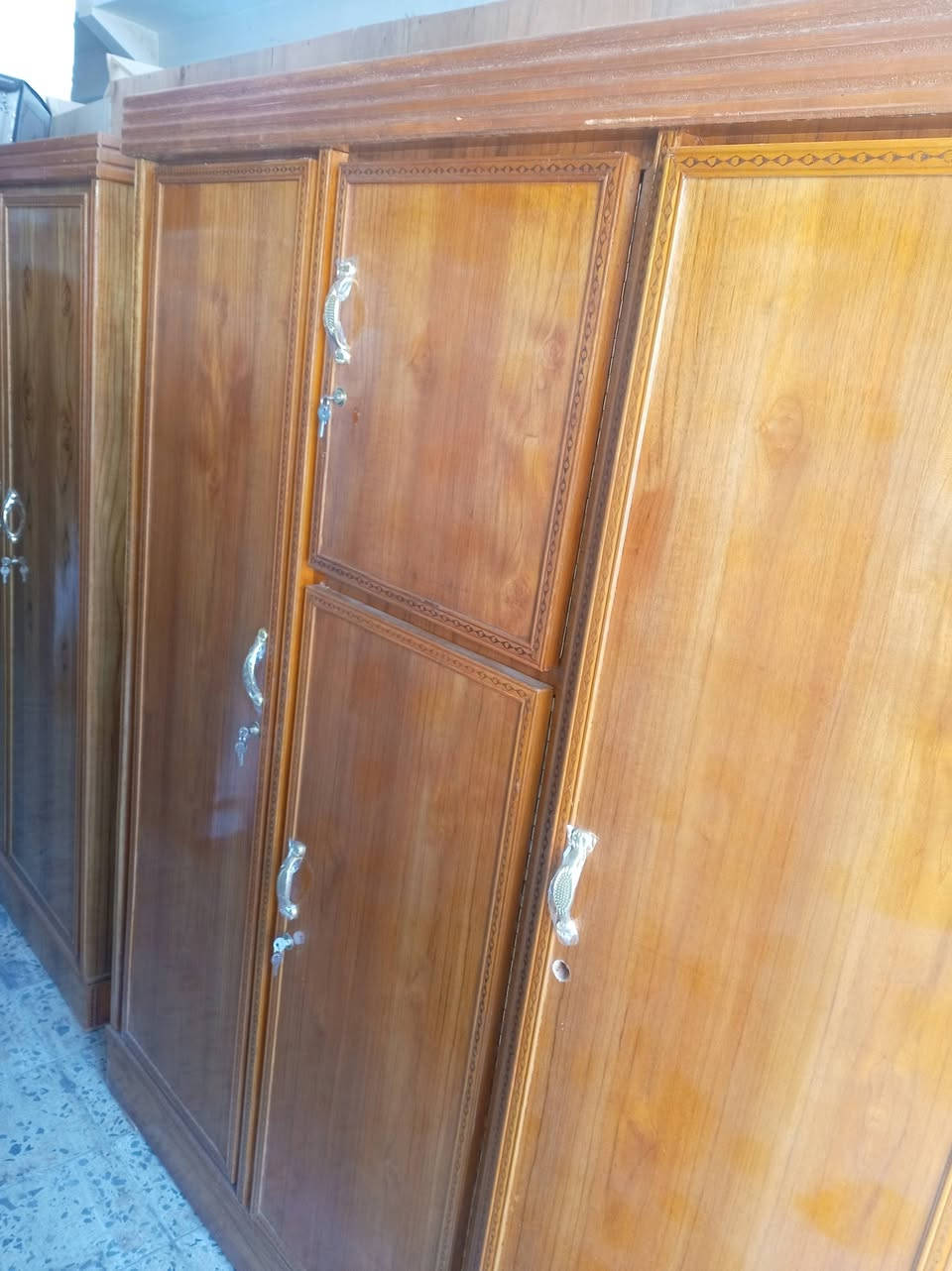 يوجد كناتير البيع جديد شغل حلو الستتفسار اتصل عله *********** يوجد واتساب
