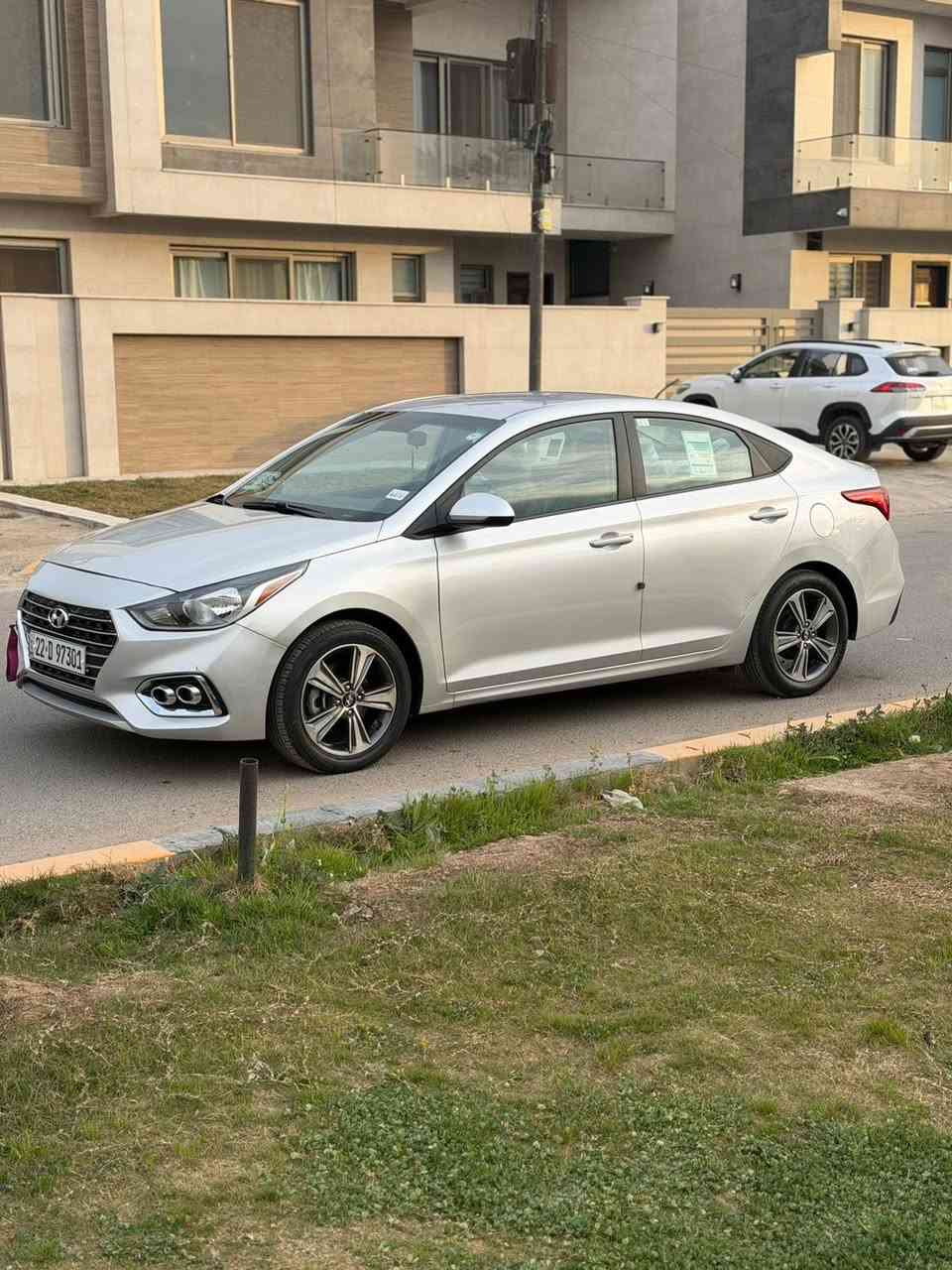 هونداي اكسنت 22 وارد امريكي ماشيه 32 حادثها بسيط رقمها اربيل  اريدها 125 وبيها مجال للتواصل *********** او خاص مكانها بغداد جميله
