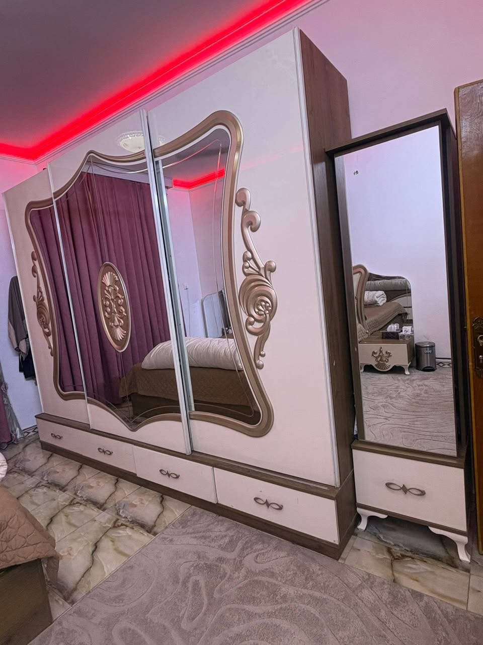 السلام عليكم
غرفه تركيه درجه اولى للبيع مستخدمه نظيفه كلش
8 قطع
السعر 700 الف
العنوان : بغداد الدوره شارع ابو طياره
***********
