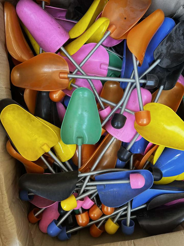 عراض محل احذيه للبيع للاستفسار ***********
