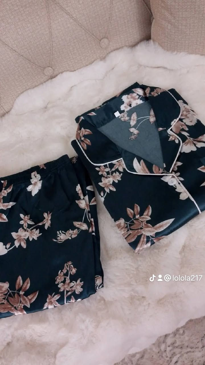 #اتراكات نسائي كل القياساات متوفرة 
سعر القطعة 🔟


**إذا كنت صاحب هذا الإعلان وتريد حذفه لأي سبب، رجاءا أرسل رسالة إلى الدعم الفني**