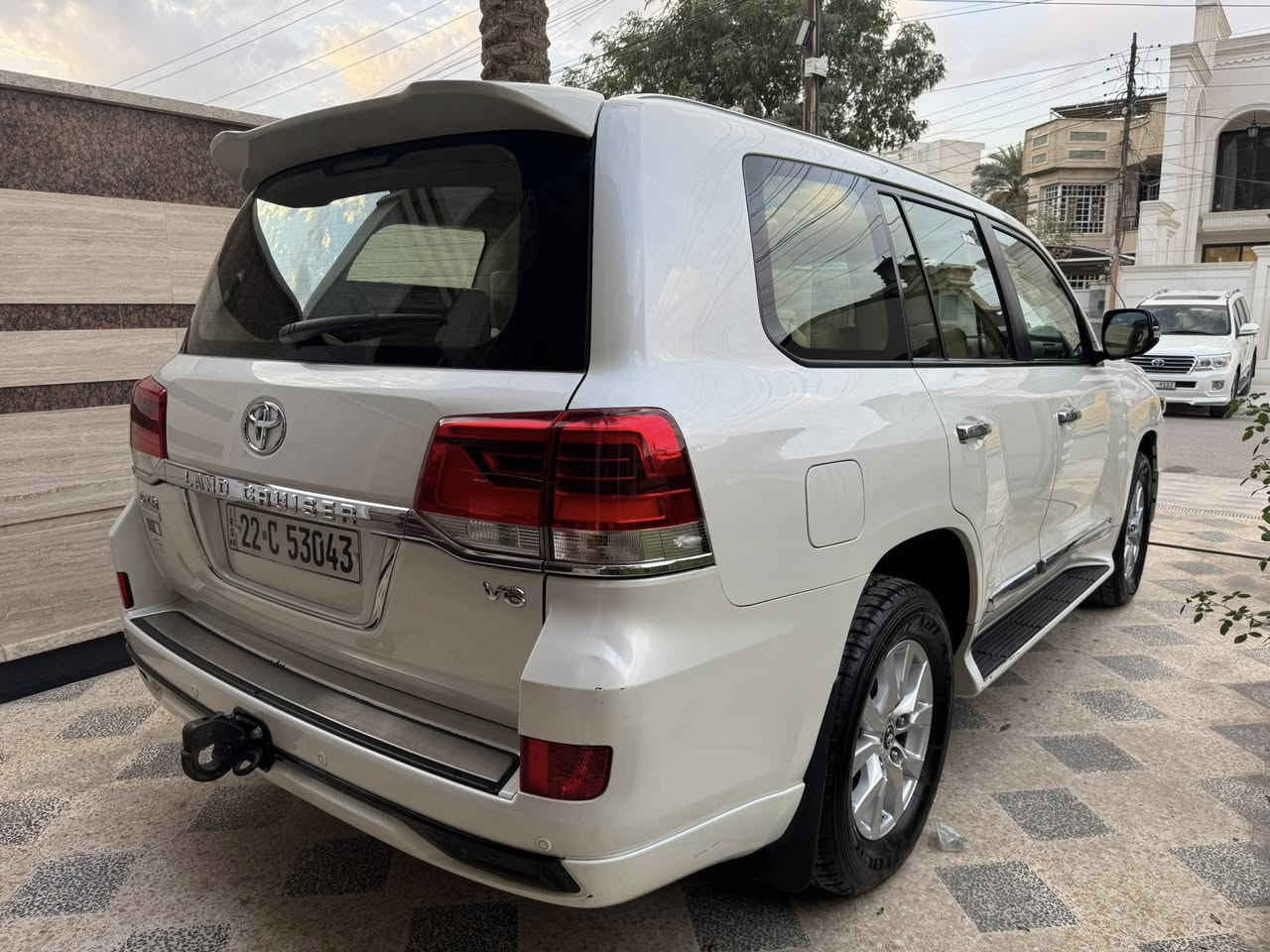 السلام عليكم 
لاندكروز 2017 وايت اديشن اصليه كفاله عامه 
فول مواصفات كشنين كهرباء 8 ايرباك جلد دبل ماوس وبقية المواصفات معروفه 
محرك 6 سلندر ماشيه 117 كم سياره جاهزه
العنوان بغداد السيديه
السعر 485$
للاستفسار ***********
