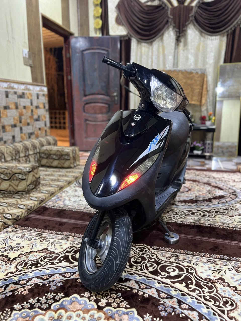 سلام عليكم دراجه ماكس عدله بسعر ٧٧٥ دراجه كلشي شغال وما نقصها شي بس سلف مابيها  جيب سلف شد وشغل وذا ما شتغل عاتبني كهربائيات كلها شغاله محرك مامفتوح ولا تنقيص ولا تبخير صوت خرسه ما تسمع بس صوت لكزوز ولكزوز بلادي من اجت اجه بيها هاذ ستيل صجمي تايرات دبلات كلش حلوات مكاني بصره خمسه ميل رقم هــ/*********** متواجد وتساب
